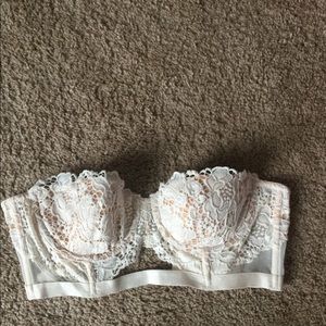 Victoria’s Secret strapless bra